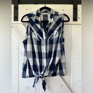Idyllwind pearl snap button up tank!